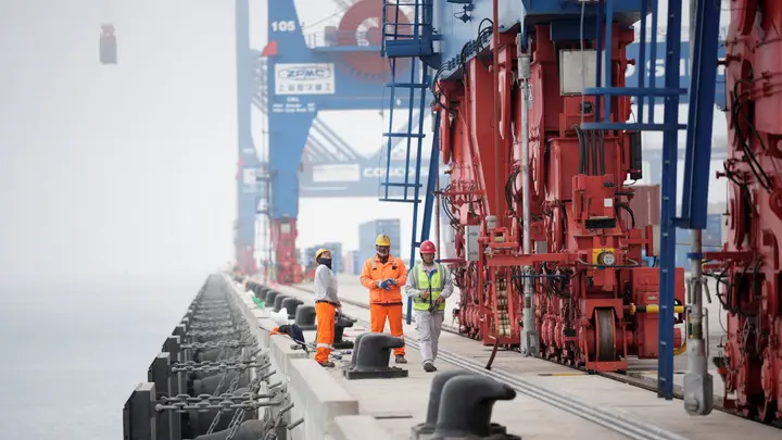 Chancay port warning as cranes operate at Peru megaport