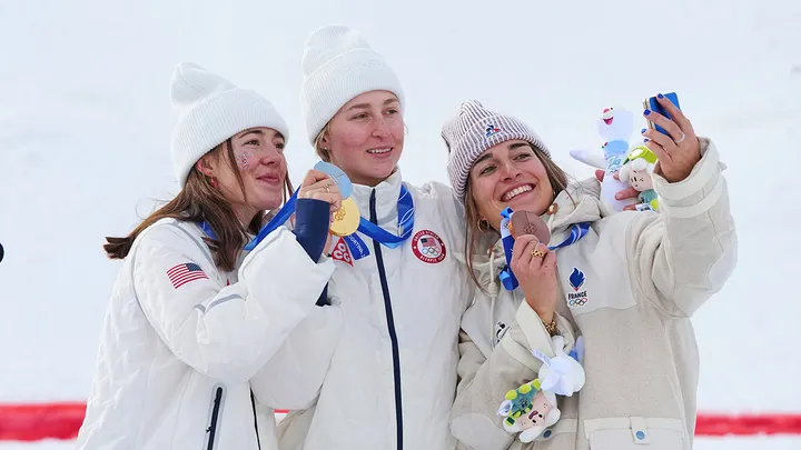 Elizabeth Lemley and Jaelin Kauf celebrate after winning gold and silver in women’s moguls in Livigno