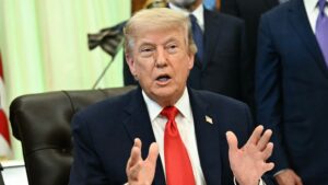New Poll Shows Voters Fleeing GOP Ahead of Midterms But Not Rushing to Democrats