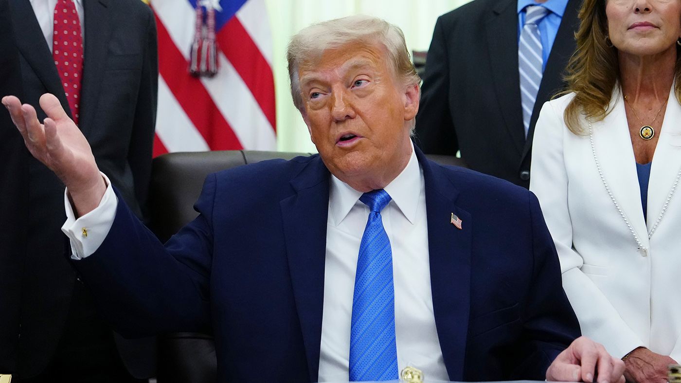 Trump Contradicts His Own Officials Over $300 Billion Iran Reconstruction Fund