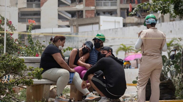 Venezuela Earthquake: Survivors Rage at Government's Failure to Respond as Volunteers Dig Through Rubble Alone