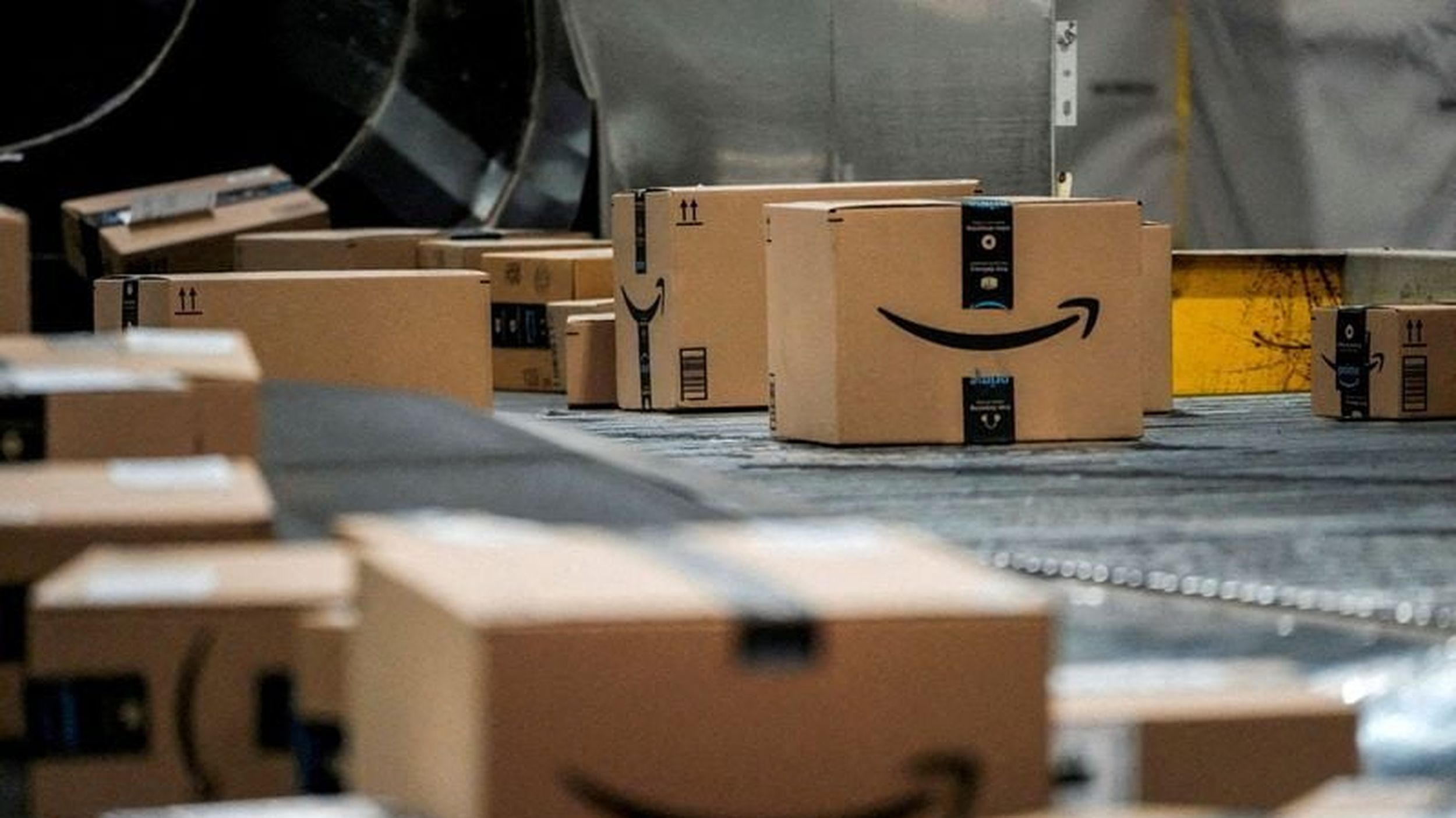 Amazon Quietly Reinstates Binding Arbitration, Stripping Customers of Right to Sue